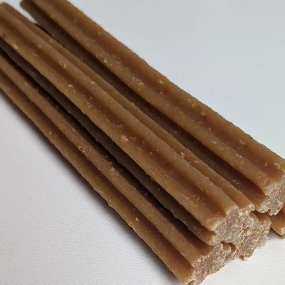 Sticks dentaires chien naturels gros plan - Bâtonnets à mâcher hygiène bucco-dentaire texture longue durée - CasualPets