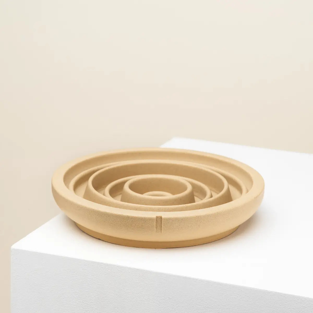 Gamelle anti-glouton chat beige labyrinthe spirale - Slow feeding digestion saine - CasualPets